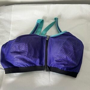 Victoria’s Secret sport Front close bra